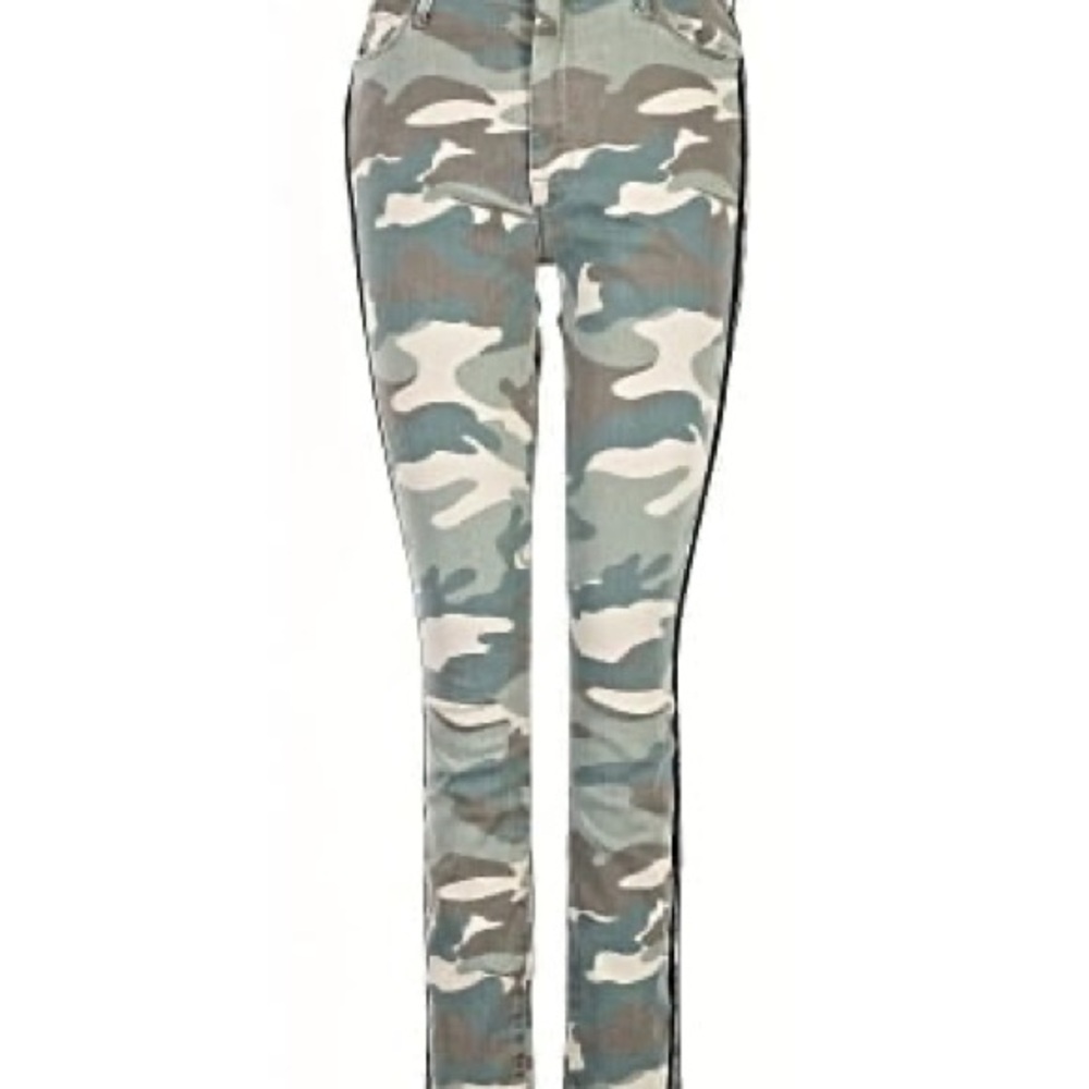Mother high waisted “Looker ankle fray”. Size 27.